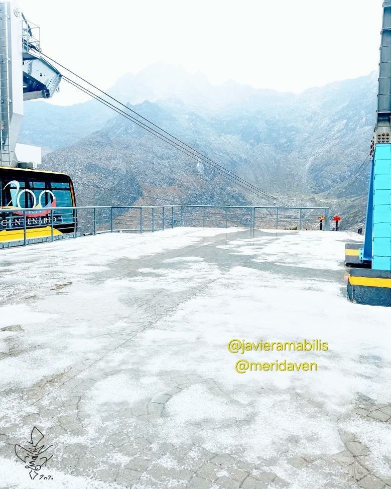 MeridaNatural's tweet photo. ❄️Primera Nevada del 2024 en la Estación Loma Redonda 🥶
📍No nevaba en esta estación desde el año 2019.
Fotos Instagram de Meridaven y @javieramabilis
¡Visita nuestta bella Mérida! 🏔️🚠
#Mérida #meridanatural https://t.co/8bIb2CCWWU