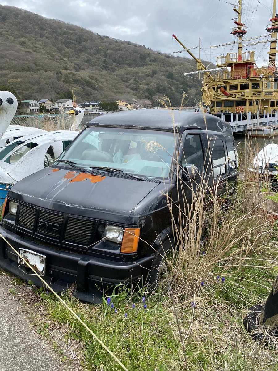 mwdanforth's tweet photo. Yesterday in #japanadventures a pirate ship, some severed swan heads, an oddly parked car, and some roast beef. https://t.co/zakwwr7ZFZ