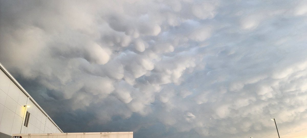 Just had one hell of a storm at work. At least 4 to 5 radar confirmed tornados. Here's some pictures of some Mammatus clouds after the storm.