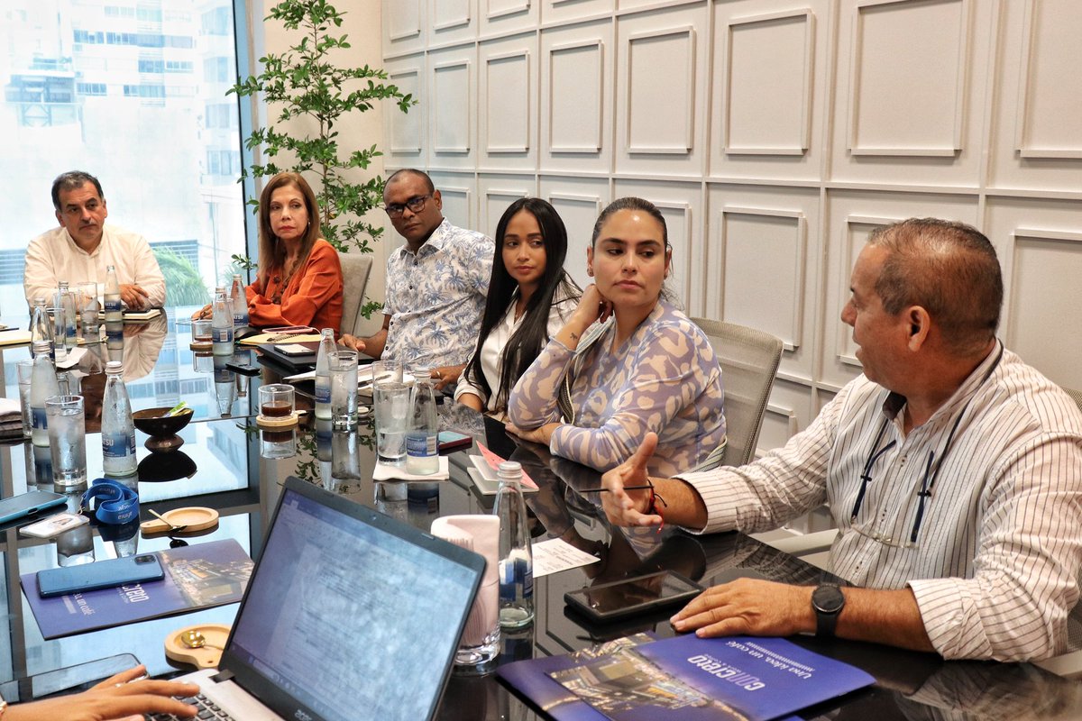 EdurbeOficial's tweet photo. Promovimos la articulación de proyectos estratégicos del Atlántico y Cartagena.

📌Proyecto embarcadero turístico con Fontur, secretaría de desarrollo económico del Atlántico y alcaldes de Repelón, Suan y Campo de la Cruz https://t.co/FnL3tTN5YL