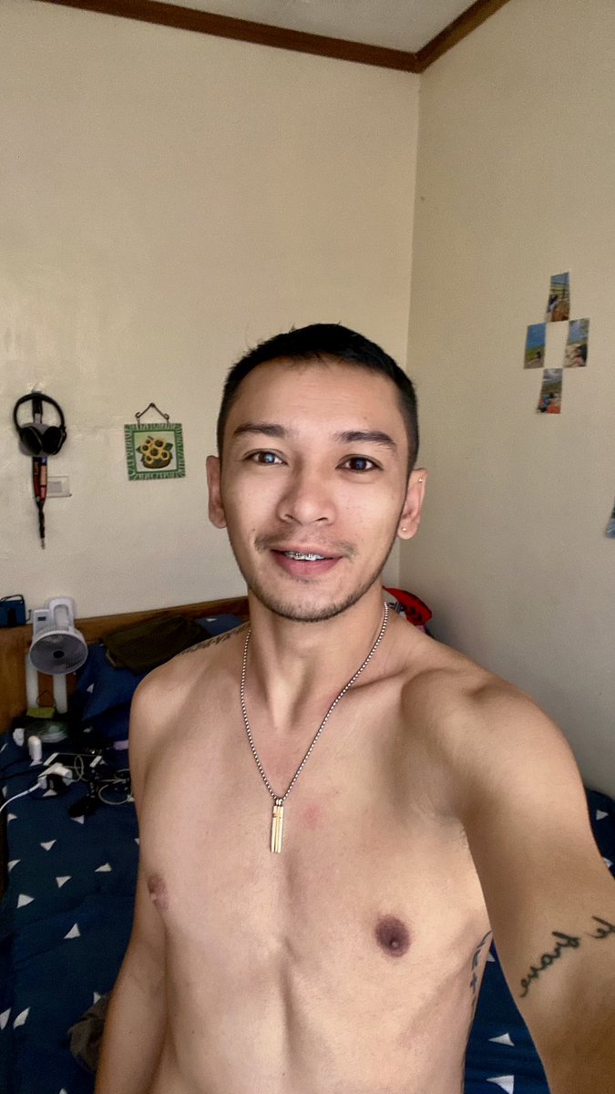 RayBoyIII's tweet photo. Feeling fresh and ready for the day! #TGIF #goodmorning #noshirtnoproblem #dutytime https://t.co/hakwLKlXos