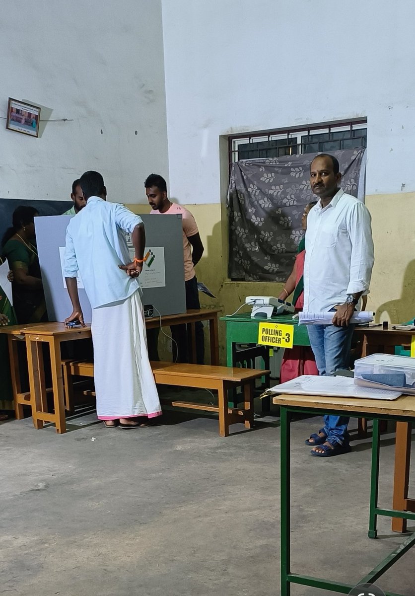 praveen_kgl's tweet photo. காலை 6.00மணி..

#Polling_Booth 
#பாஜக_கட்சி_பணி https://t.co/r04JazhrXL
