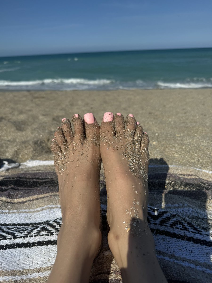Feet pics if you’re into that! 👣 onlyfans.com/sadiepop 🐾 #soles #feetpics #isellfeetpics #onlyfans #porn #fetish #pinktoes #hispanic #puertorican #tantoes #blindcreek #blindcreeknudebeach #portstlucie #southflorida #treasurecoast #stuart #jupiter #vero #fortpierce #pornstar…