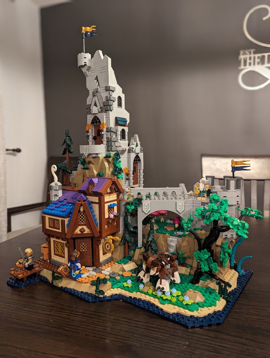 FrothyLawson's tweet photo. Castle is finished! Time for the red dragon! https://t.co/ysMLQAdKOf