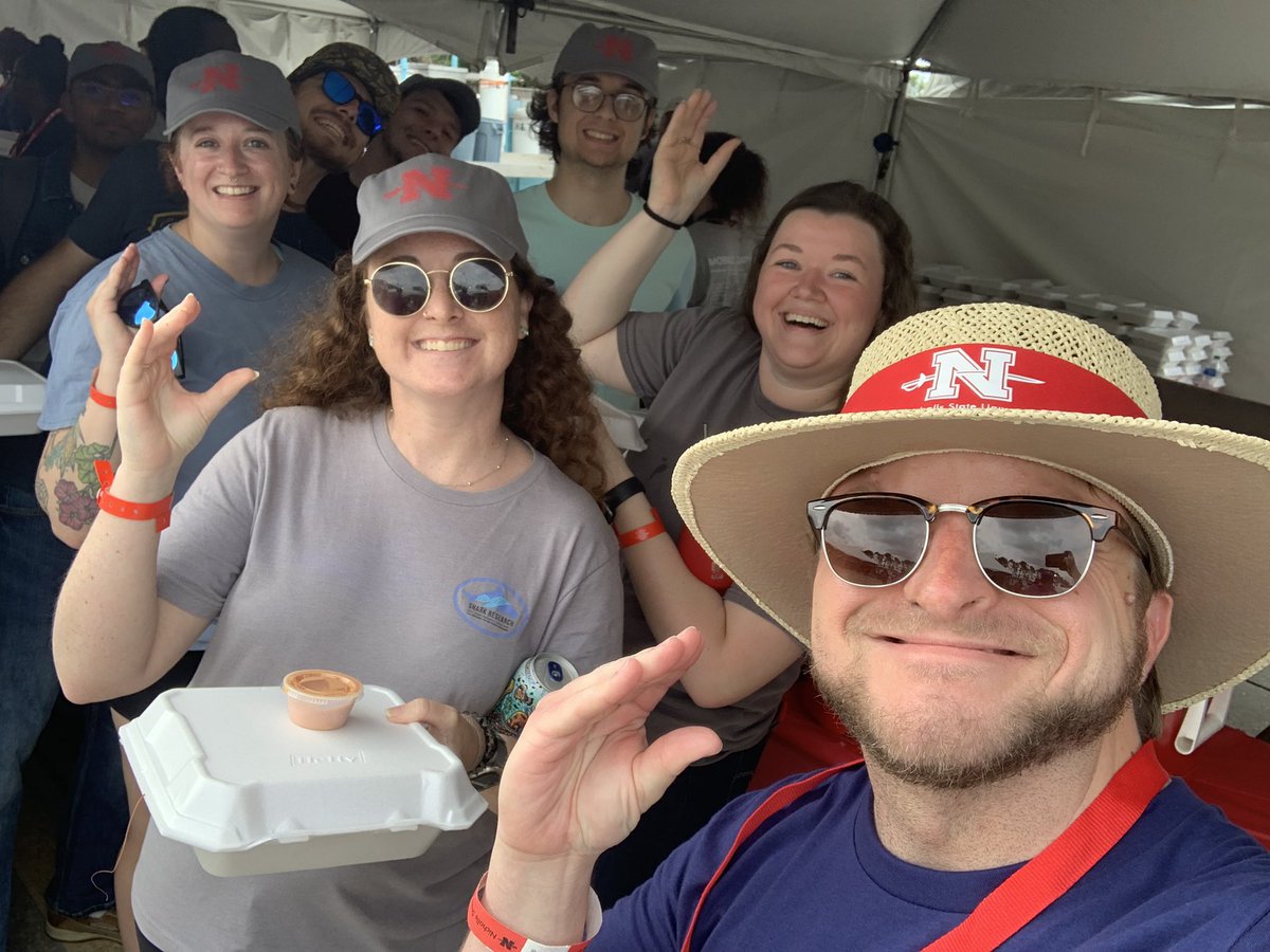 TheGrantOShow's tweet photo. 🎶 It’s the most CRAWsomest time of the year 🎶
#CrawfishDay was a huge success! Great job by @nicholls_spa as always for one of THE best days of the school year!
GREAT day to #BeAColonel! https://t.co/r70jIKOdN0