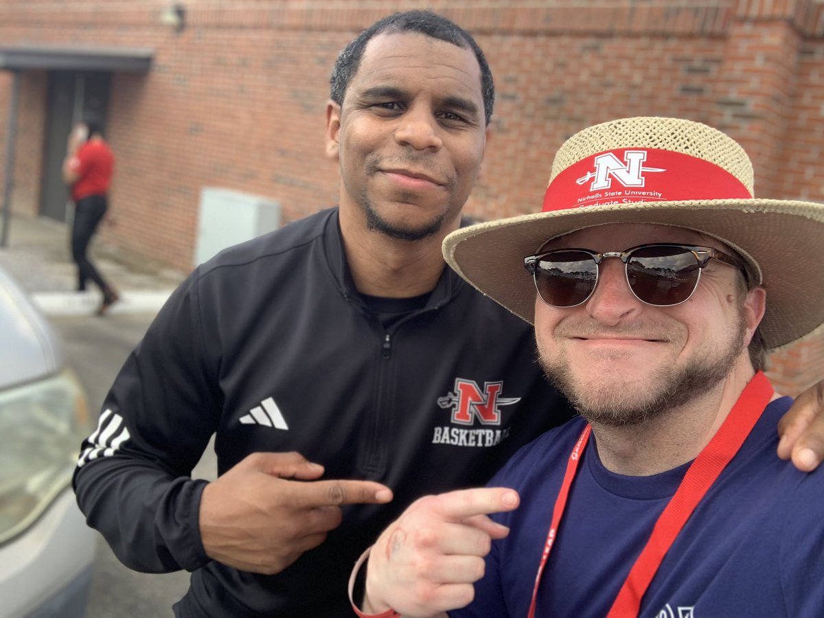 TheGrantOShow's tweet photo. 🎶 It’s the most CRAWsomest time of the year 🎶
#CrawfishDay was a huge success! Great job by @nicholls_spa as always for one of THE best days of the school year!
GREAT day to #BeAColonel! https://t.co/r70jIKOdN0
