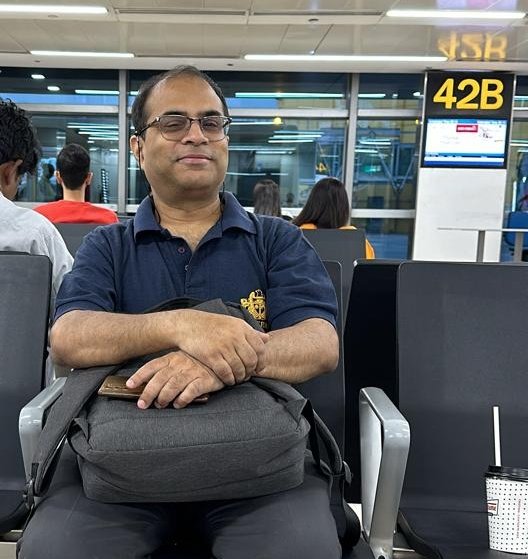 prasanto's tweet photo. ATR72s are fun. Seating like baby biz-class--"every seat a window or an aisle!". (In the pic, I'm just amused by a few thousand mosquitoes also waiting for the flight. 2,973 of them boarded the bus.) Off to a Xavier's, Delhi, batch trip to Chakrata, UA, with 35 other #x85-ers https://t.co/UJd6Jsu6nC