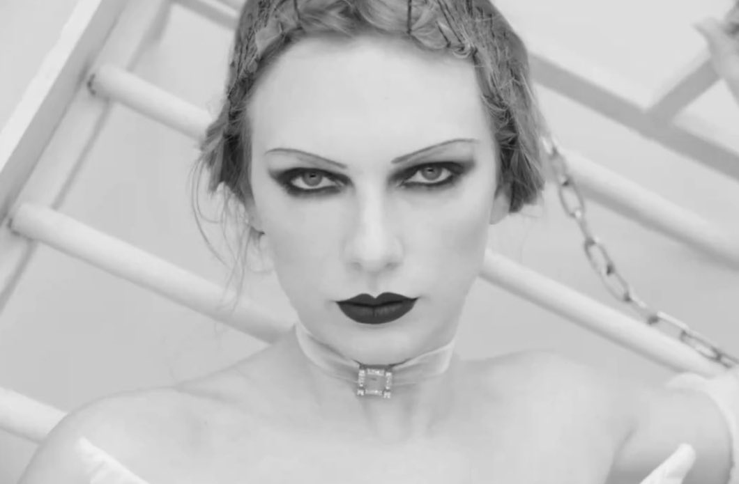 thisloveisclean's tweet photo. she is giving us british vogue realness https://t.co/amCTEGO7GF