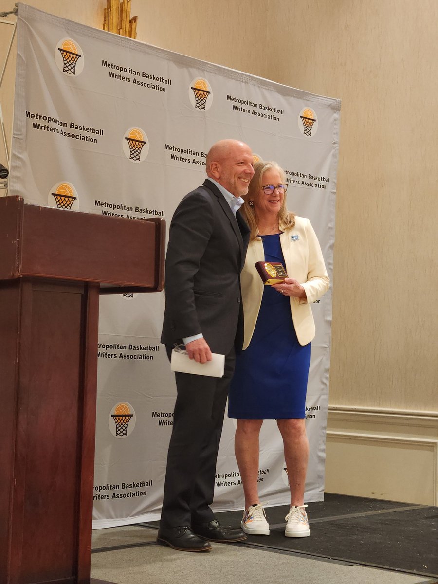 Northeast Conference Commissioner Noreen Morris receives the Distinguished Service Award #CollegeBasketball #HaggertyAwards #DistinguishedServiceAward #CaMMVetsMedia: