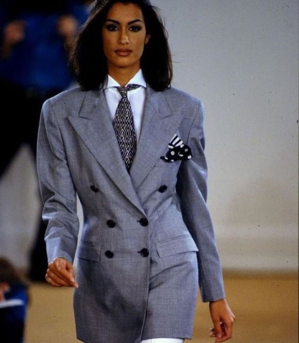 zendaya in another vintage ralph lauren look! ss92, worn by supermodel yasmeen ghauri on runway 🩶