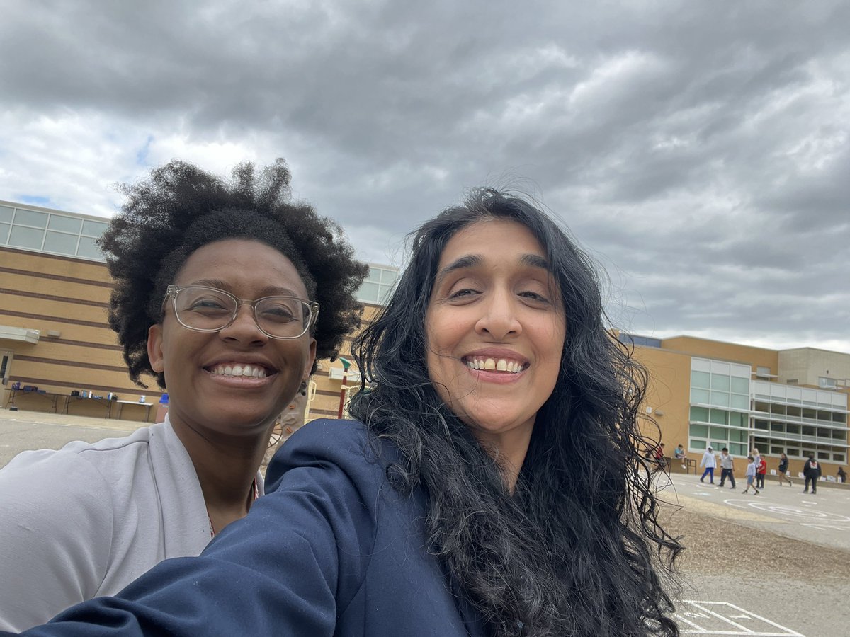 LNCarrillo3's tweet photo. I got a surprise visit from a Blazer, Makeyda Soriano! It was so wonderful to see @MBHSCounseling at RCF ♥️ @blairprincipal #OnceABlazerAlwaysaBlazer https://t.co/ZsLlATD4yp