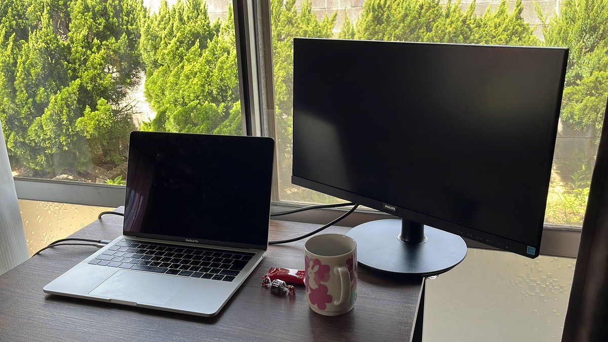 sh11821182's tweet image. 在宅ワークで、一服中
リモートワークの方が仕事しやすい
本当、30代で異業種転職で大変だったけど、何やかんやエンジニア選んで良かったと思う^_^
さ、仕事戻るかな

#30代未経験高卒
#Rubyエンジニア