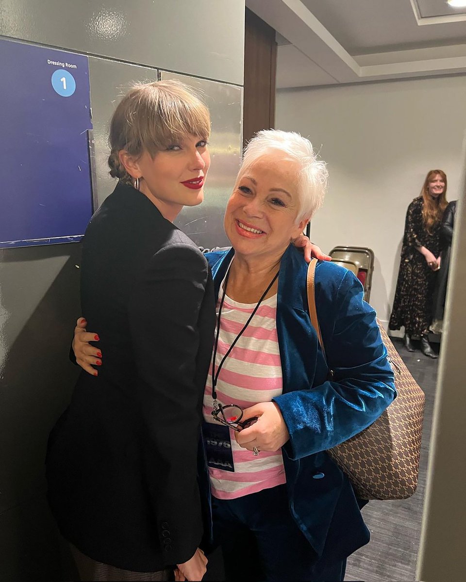 this photo of taylor with denise welch and florence welch in the back being a foundational piece of ttpd lore