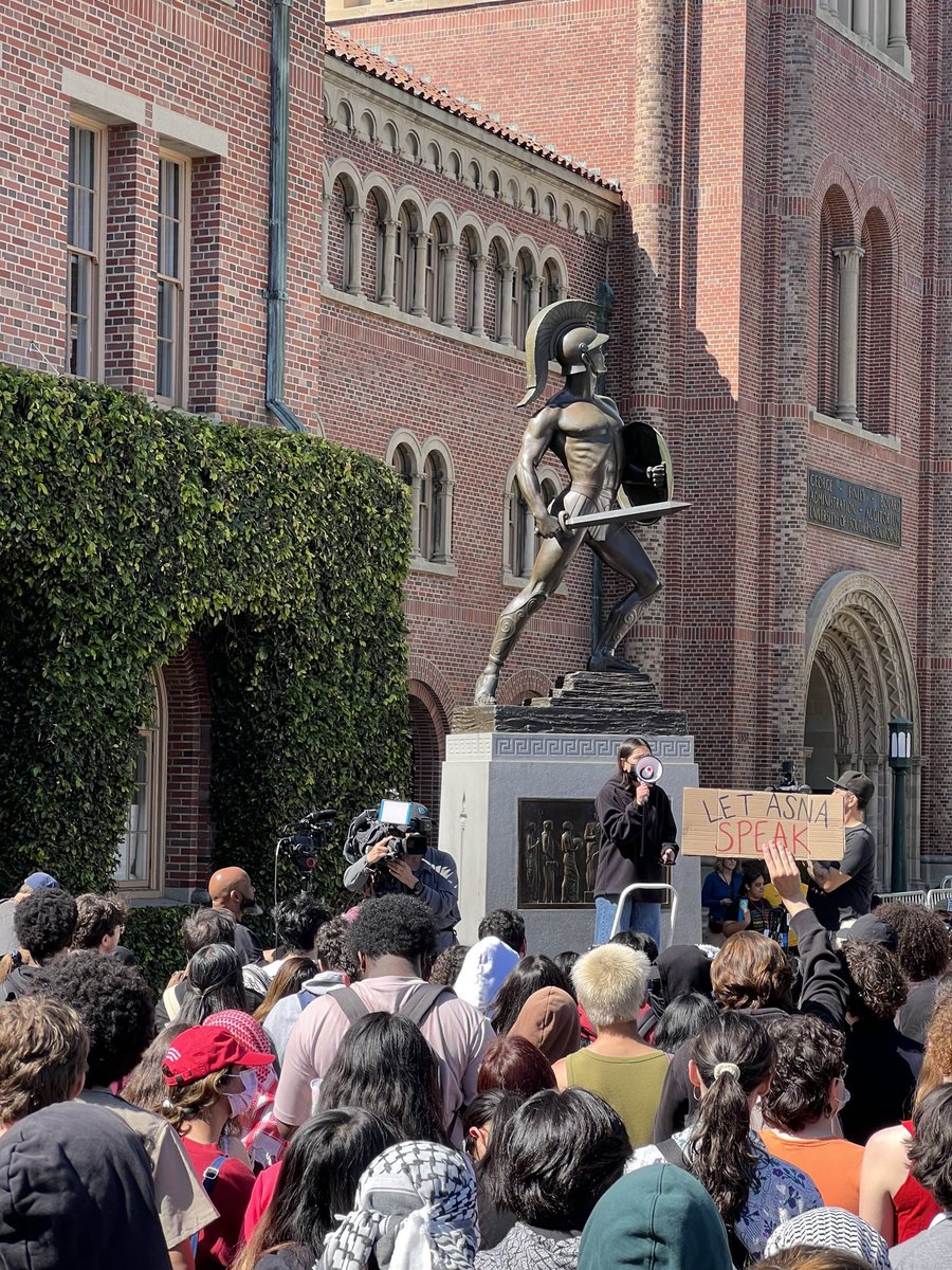 PplsCityCouncil's tweet photo. Over a thousand students out today at @USC to protest the school’s decision to not allow valedictorian Asna Tabassum to make a graduation speech. 

The students will not be quiet.
LET ASNA SPEAK! https://t.co/o3LJQQKIH7