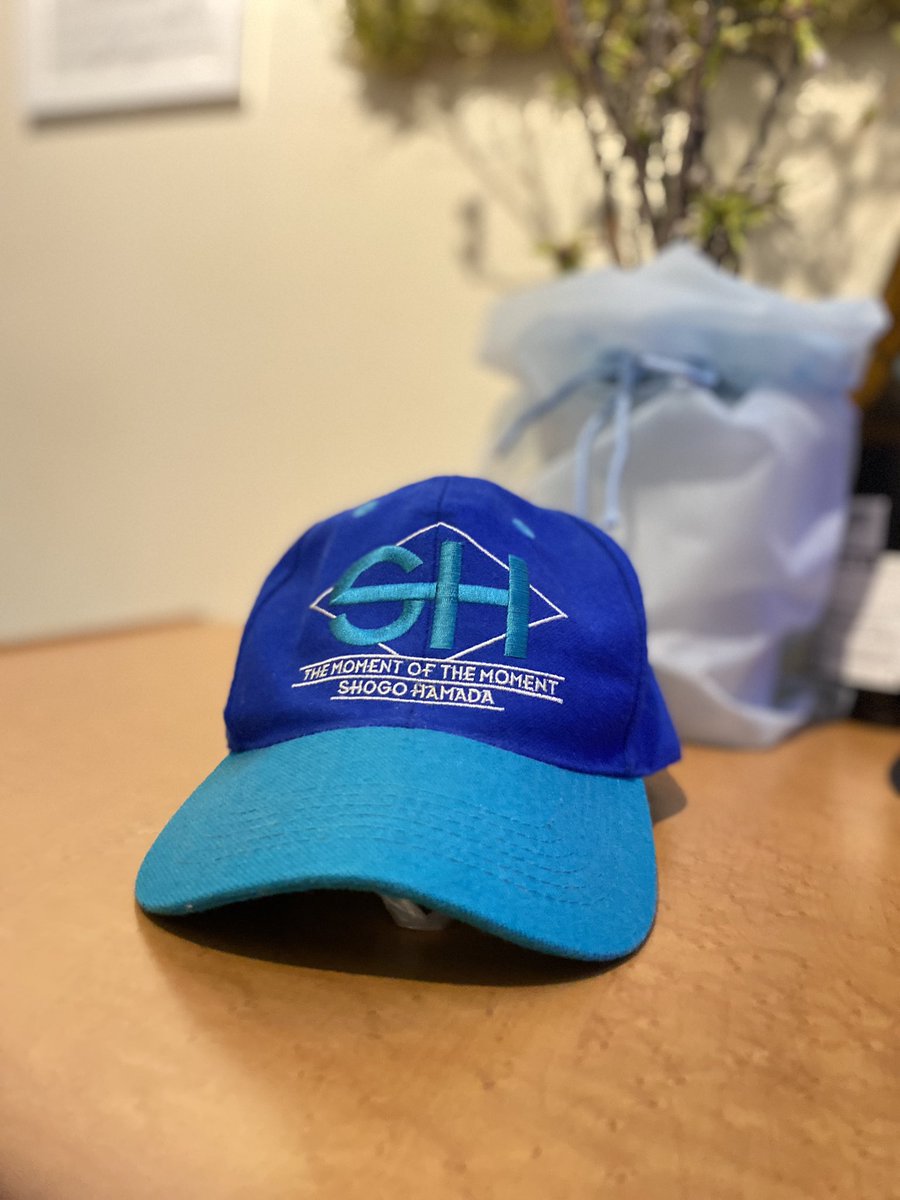 lecielbleu195's tweet photo. カラオケでなかなか歌われない
BASEBALL KID’S ROCK
ボトル棚に納めてる帽子思い出して出してみた昨夜
#BASEBALLKID’SROCK
#ベースボールキッズロック
#浜田省吾
#カラオケ https://t.co/YuiXvIn6sG