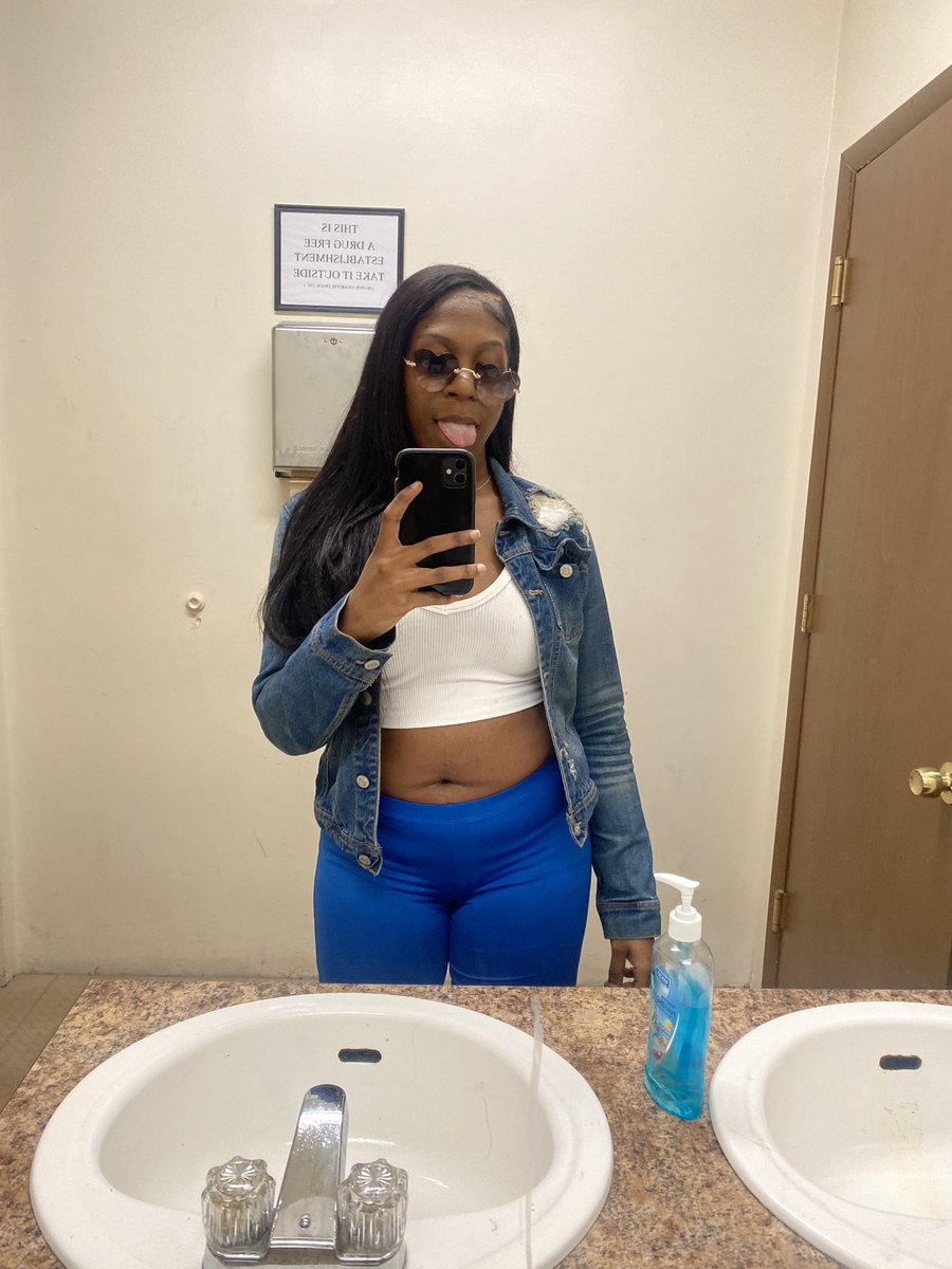 no_censor9's tweet photo. Happy #AnTAUversary to me! 💙🤍💛
#IKE #MOTS #MLITB🤘🏾🥳6️⃣🐢🌹 https://t.co/UWkYIJ75Mv