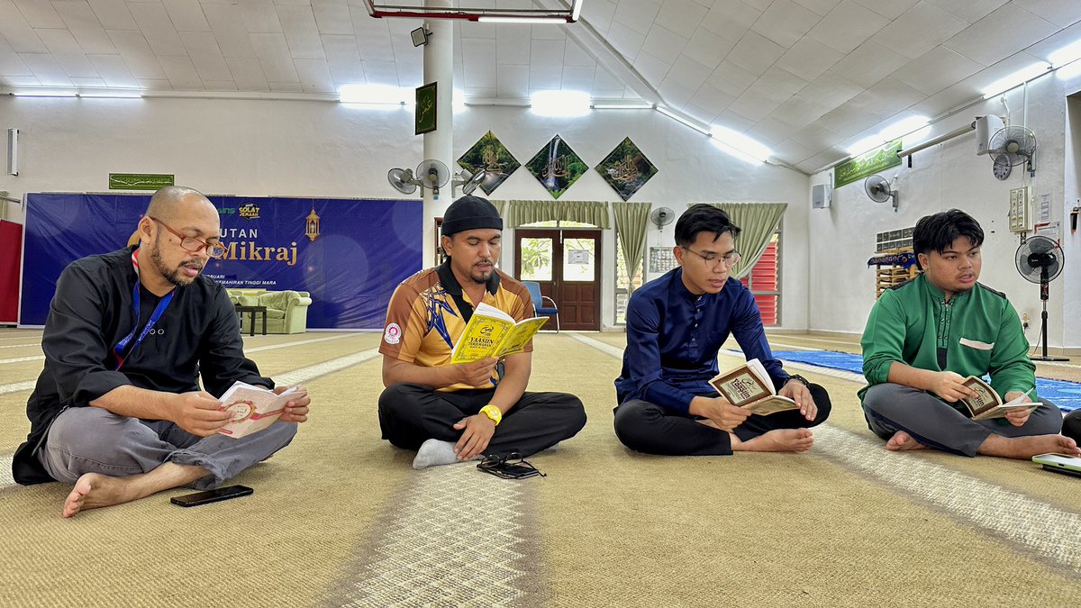 Majlis bacaan Surah Yaasin dan Alkahfi.

#kktmrembau #kktmr #artdesigncollege #tvetmara #tvet #artanddesign #designcollege #designinstitute #futuredesigner #mara #majlisamanahrakyat #ipma #designskills
#creativeindustry #industrikreatif