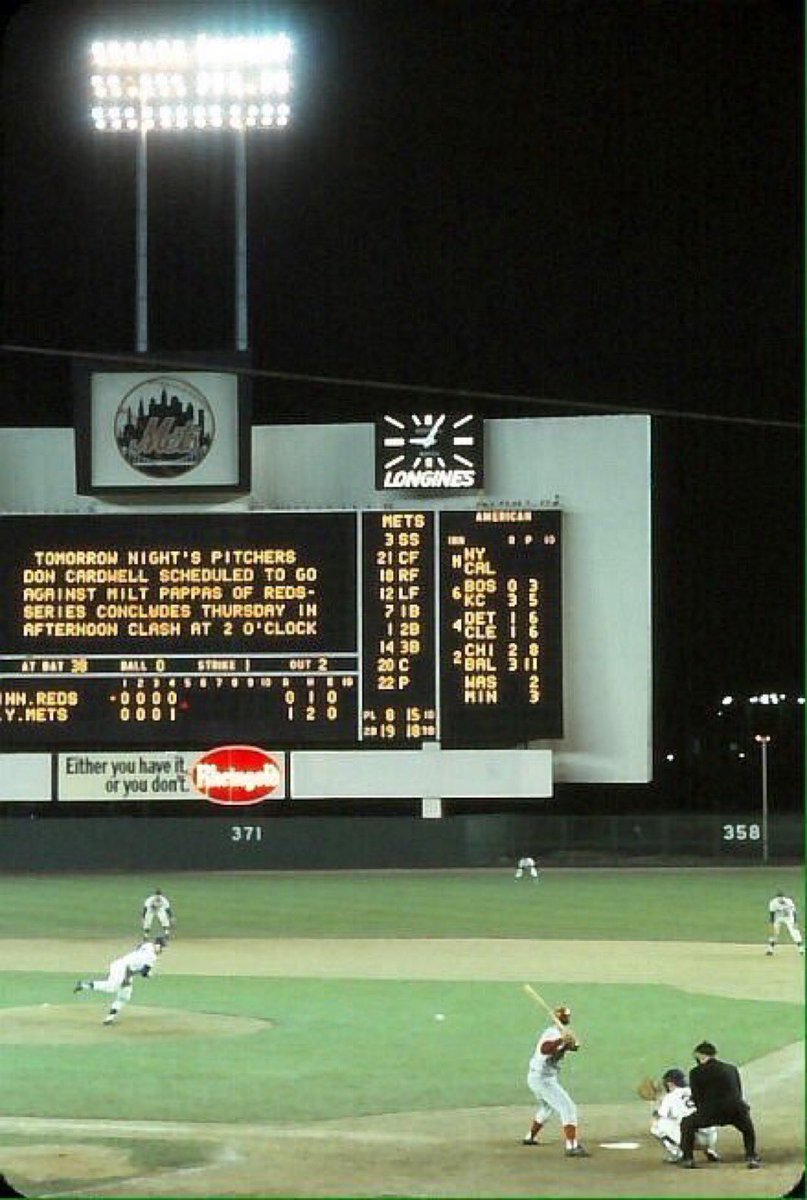 “Old Days”Shea Stadium at night,in all its simplicity,during a 1967 Mets-Reds Game.#mlb #Mets #LGM ⁠ ⁠ #nyc #reds #Cincinnati #1960s