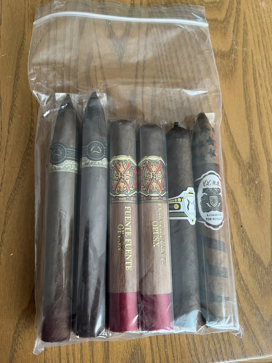 Huge thx to @CigarChairman for the cigar 💣 ! @keepmovin2020 @cksigma1914 @MFC_182 @cdcal @writercimasuda @bigbucky24 @RChichuk @Shagrax5 @CoachEnkhorn @KOBrien53 @Stevedunbar11 @funkysmack @svcigar @sctworthy @DaveInTheBuff @SitiRogers @ChacocII @VIPvinnyD @Theinterwebsme