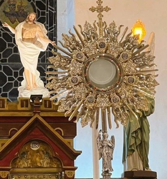 Alabado sea el Santísimo Sacramento del Altar