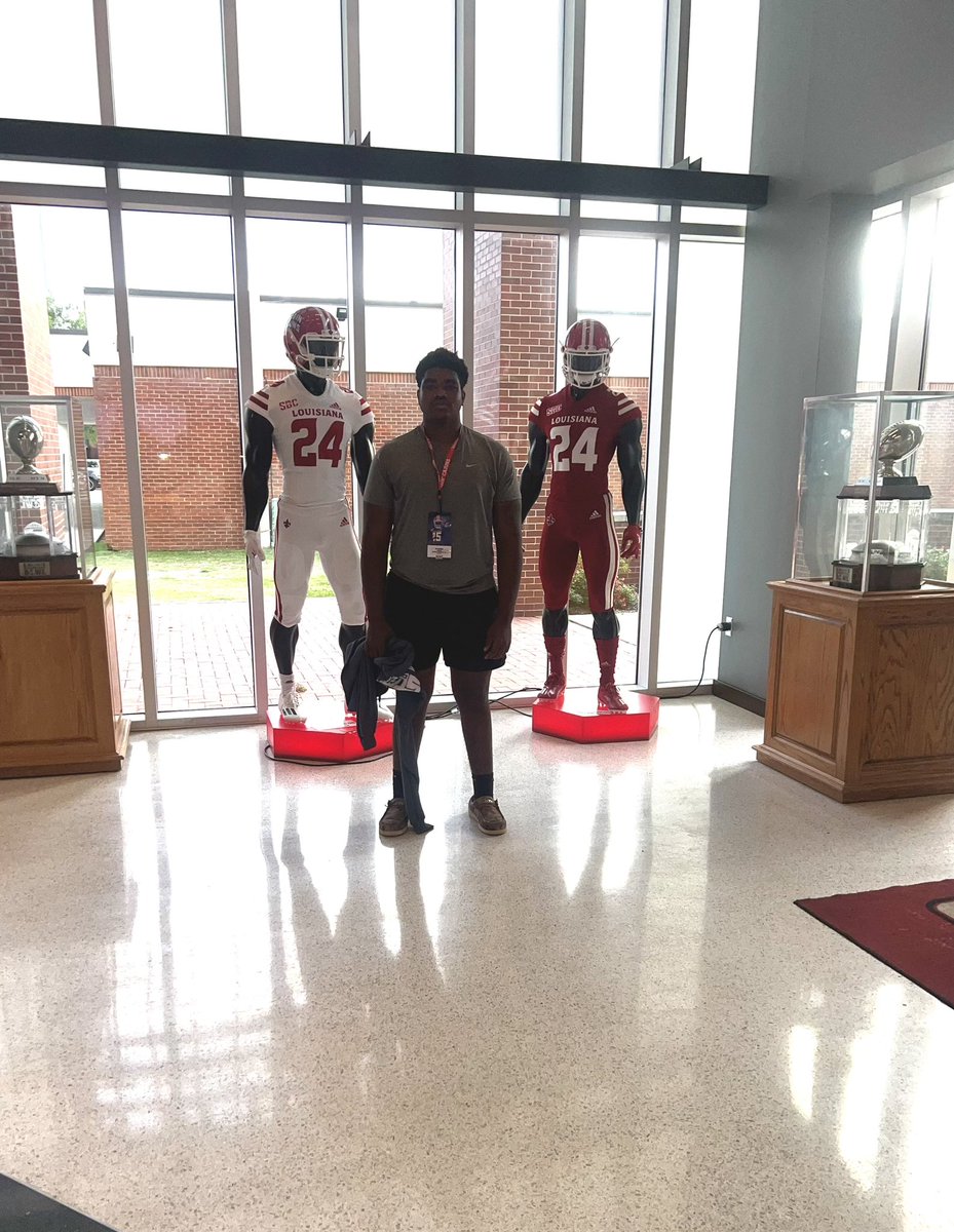 I had a great time today at The University of Lafayette’s spring practice🔴⚜️ Thank you <a href="/RickyCiccone/">Ricky Ciccone</a> for inviting me! <a href="/CoachSFarmer/">Coach Steve Farmer</a> <a href="/RaginCajunsFB/">Louisiana Ragin’ Cajuns® Football</a>