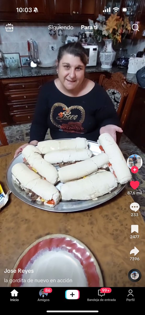 yo los amo a estos dos espero algún día tener un novio que aparezca en la cocina y me grite GORDITAAAAA