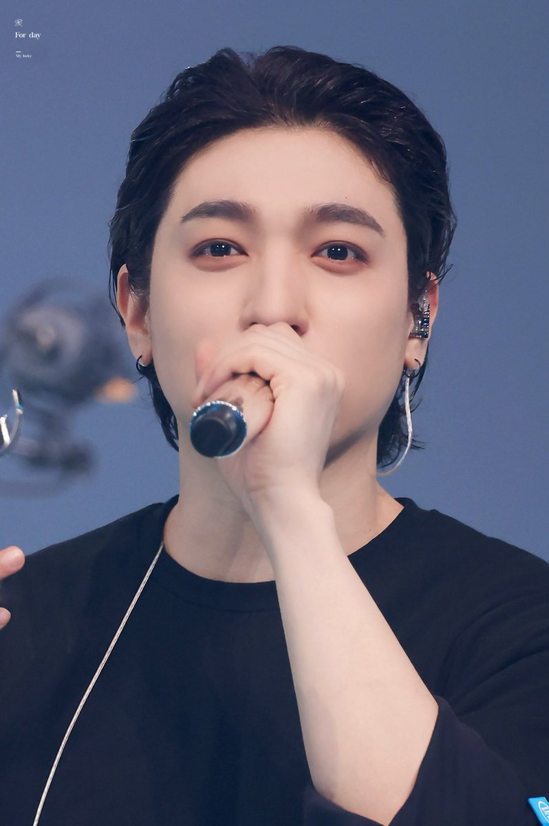 psj_h's tweet photo. 눈이.. 너무 아름다우시세세요 https://t.co/6ip6z8Q9P8