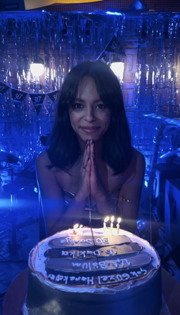 Hoş gel 30! ♥️🥂🫶🏽 
Doğum günümü kutlayan herkese çok ♥️ Mesajlarınızı ve editlerinizi gördüm, sizi seviyorum 🫶🏽 Hep birlikte nice yıllarımız olsun 🥳