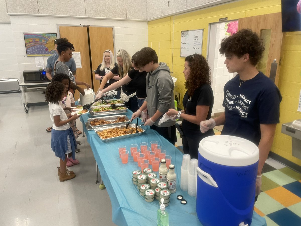 Thank you to all of our families who joined us for our Finish Strong Family Engagement night! We had so much fun dinning and learning with you! #WESTogetherWeRise #EmpoweredToSucceed @SCPSchools