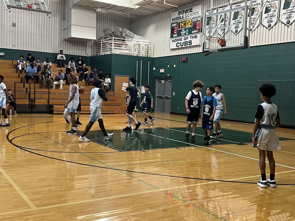 IrvingBoysHoops's tweet photo. Here supporting the inaugural season of the IRVING 6th grade league! #WeAreIrvingISD #LetsHunt @netzeroJMS @TravisMSBobcats @Austin_Broncos @Lamar_MS @IrvingBowie_MS @deZavalaMS @Crockett_MS @IrvingHigh @_BNick @IISDAthletics @IrvingISD https://t.co/SyysKjoG9Y