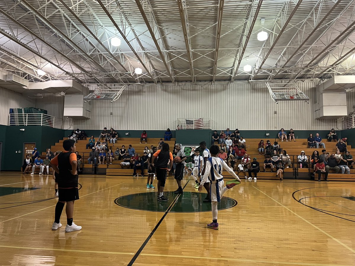 IrvingBoysHoops's tweet photo. Here supporting the inaugural season of the IRVING 6th grade league! #WeAreIrvingISD #LetsHunt @netzeroJMS @TravisMSBobcats @Austin_Broncos @Lamar_MS @IrvingBowie_MS @deZavalaMS @Crockett_MS @IrvingHigh @_BNick @IISDAthletics @IrvingISD https://t.co/SyysKjoG9Y