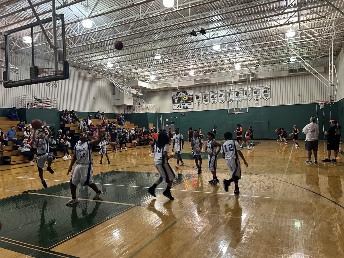 IrvingBoysHoops's tweet photo. Here supporting the inaugural season of the IRVING 6th grade league! #WeAreIrvingISD #LetsHunt @netzeroJMS @TravisMSBobcats @Austin_Broncos @Lamar_MS @IrvingBowie_MS @deZavalaMS @Crockett_MS @IrvingHigh @_BNick @IISDAthletics @IrvingISD https://t.co/SyysKjoG9Y