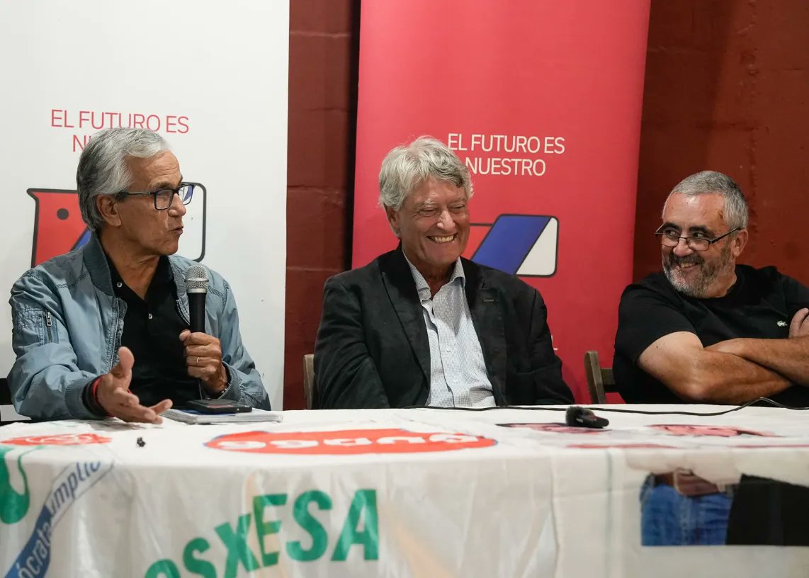 MicheliniRafael's tweet photo. Con mucho entusiasmo, hoy en Maldonado, la 99000 se incorporó formalmente al Espacio Hasta el Mañana.
Unidad y amplitud! #VamosxESA🔴🔵⚪🌹
#AlFrenteConCarolina
@Hastaelma https://t.co/KQeLldHSb7
