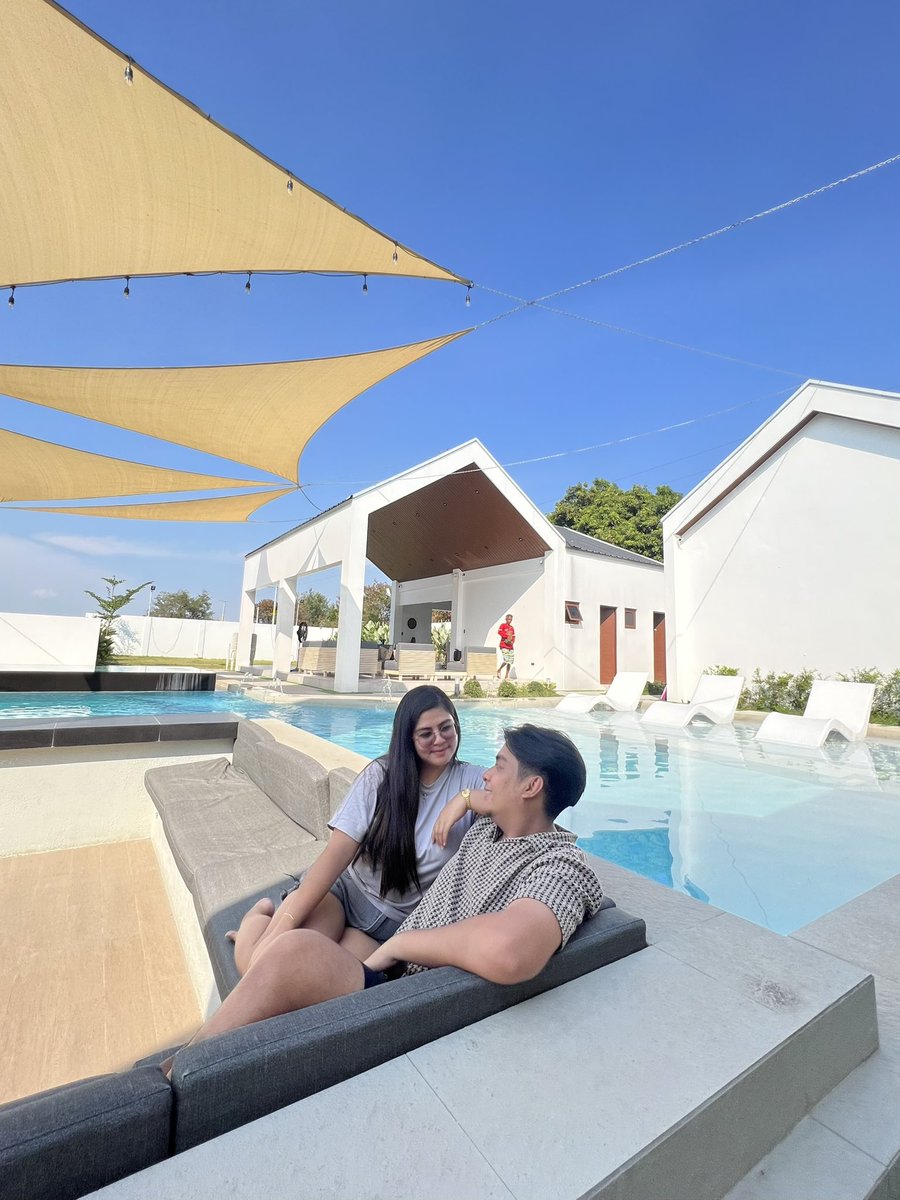 Ckyhane's tweet photo. 💙💙💙. #Poolday #relaxation https://t.co/1Nih28NqXY