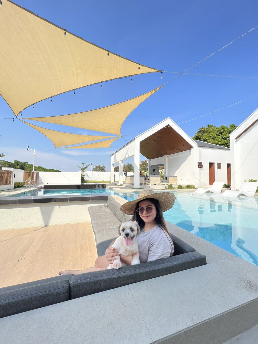 Ckyhane's tweet photo. 💙💙💙. #Poolday #relaxation https://t.co/1Nih28NqXY