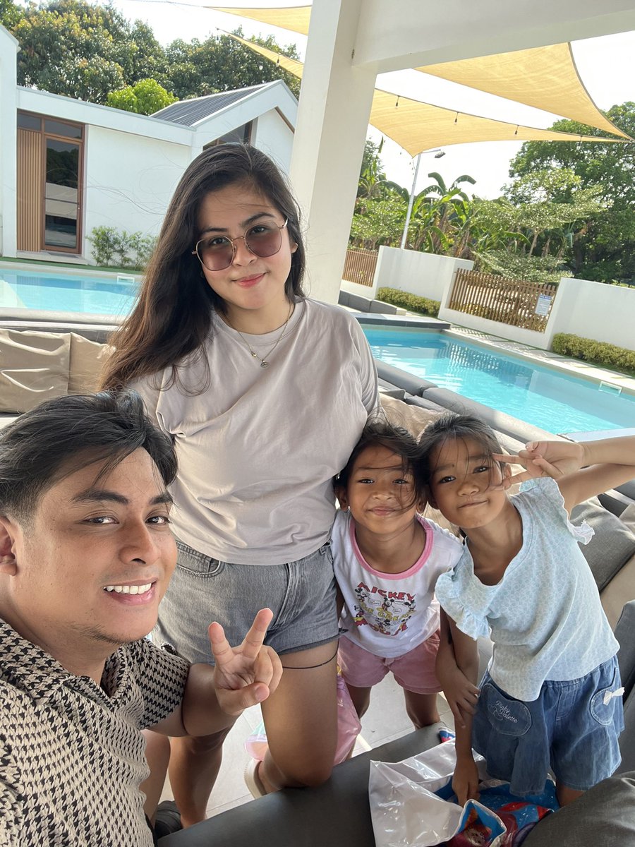 Ckyhane's tweet photo. 💙💙💙. #Poolday #relaxation https://t.co/1Nih28NqXY