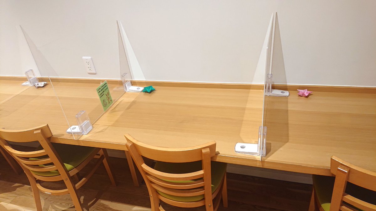 閲覧席で勉強していると消しゴムの消しカスがたくさん出てしまうことが