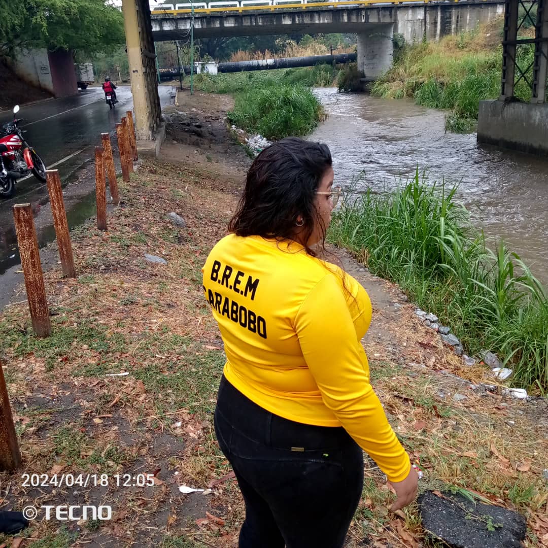 rescate_gare's tweet photo. Grupos Voluntarios de Rescate asociados a GRUVOLCA Carabobo se encuentran Desplegados en la Zona Sur de Valencia ante las eventualidades por las lluvias caídas en las ultimas horas 
COMANDO UNIFICADO VALENCIA SUR
@PCivil_Ve 
@SistemaCarabobo 
@pcivil_carabobo 
@rafaellacava10 https://t.co/ZrLtGRGPRn