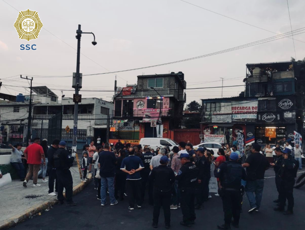 OVIALCDMX's tweet photo. 19:10 #PrecauciónVial | Continúa cerrada la vialidad de Río Magdalena y Hermenegildo Galeana, alcaldía La Magdalena Contreras, por manifestantes. #AlternativaVial Circuito Fuente del Pedregal y su continuación Canal. https://t.co/ChU5lB8tmQ