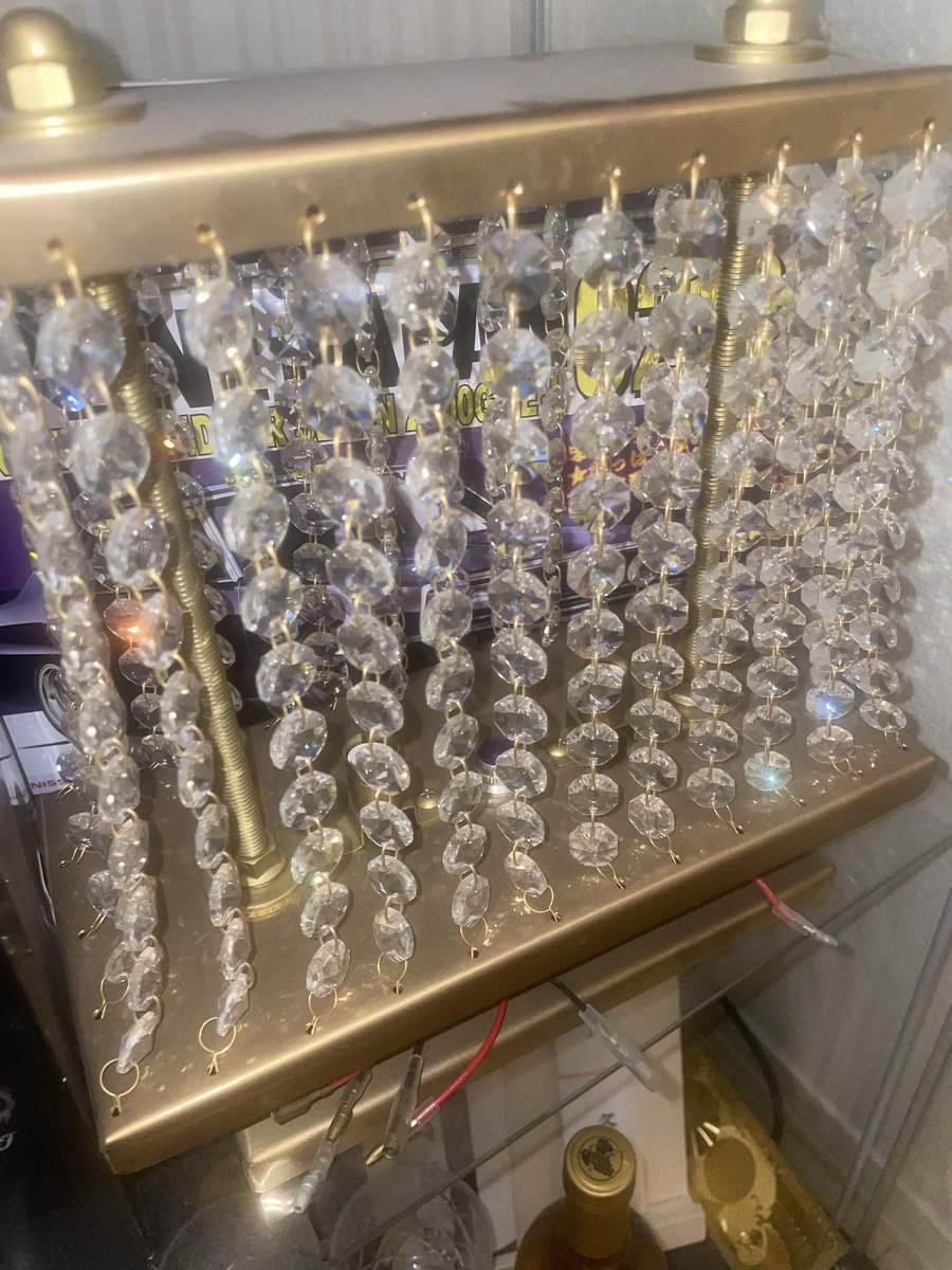 HIMETRANCE5's tweet photo. 誰か置き型シャンデリア買ってくれる人居ませんか？
前鍛代時に使う予定だったけど使わず放置状態なのであります
気になる人は連絡ください https://t.co/q7BMvQaoie