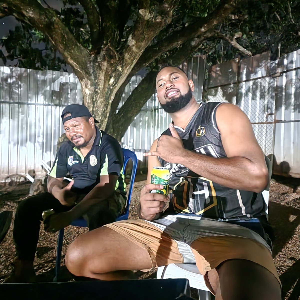TheRealVatubuli's tweet photo. From facilitating press conferences to drinking up in one most the dangerous neighborhoods in POM haha. Thanks for beers and lamb flaps Gerehu #GTavern #SchoolMeri #Suchthings https://t.co/c2PaToOPnw
