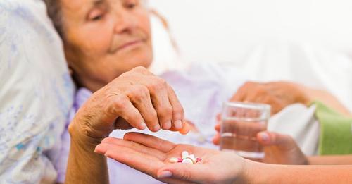 Stop giving #dementia patients #antipsychotic #drugs to avoid risk of #stroke and broken bones, says research. Read: tiny.cc/vf1txz #seniors #elderly #eldercare #alzheimers #sancareasia