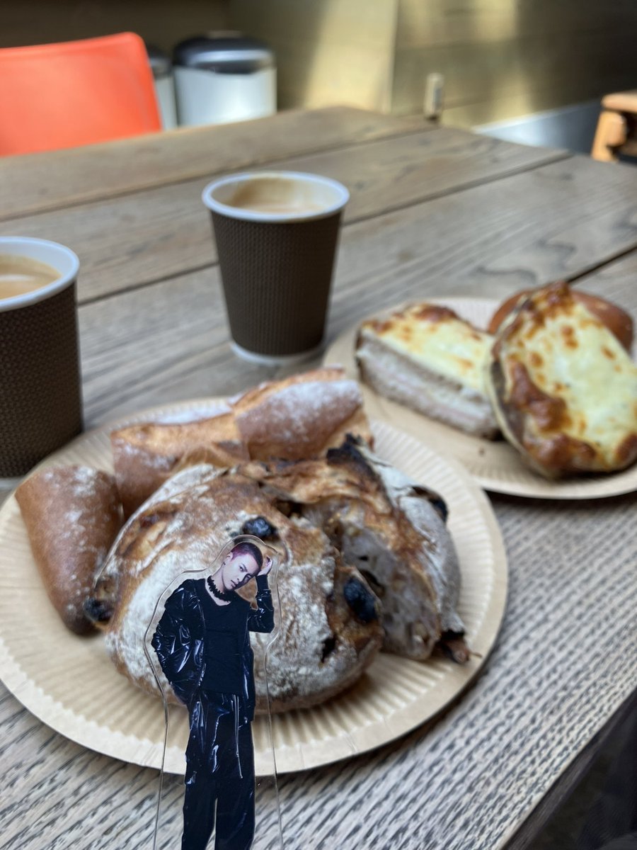 saipanda555's tweet photo. 神戸は美味しいパン屋さんがめっちゃ多い✨
なおちゃぼちゃんに教えてもらったCa marche(サ・マーシュ)さんで朝ごはん😊
外はカリっと中はふわっと😇
#リョキ散歩_京セラへの旅
#Camarche https://t.co/W6ZhT0S6dL