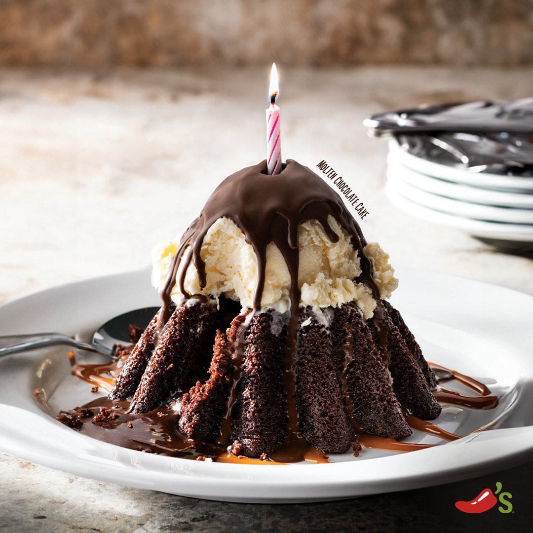 Felicidades bebote @Santigim11 que este año sigas metiendo un Moltón de goles.