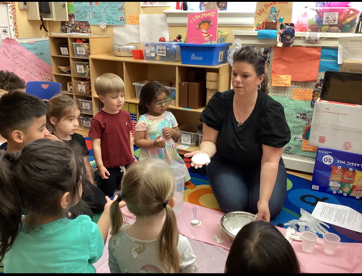 Q348 Students learned scientific skills of observation and predictions while having some fun with oobleck. @EDSSOofD24 @NYC_District24 @DOEChancellor @NYCSchools @NYCBrightStarts