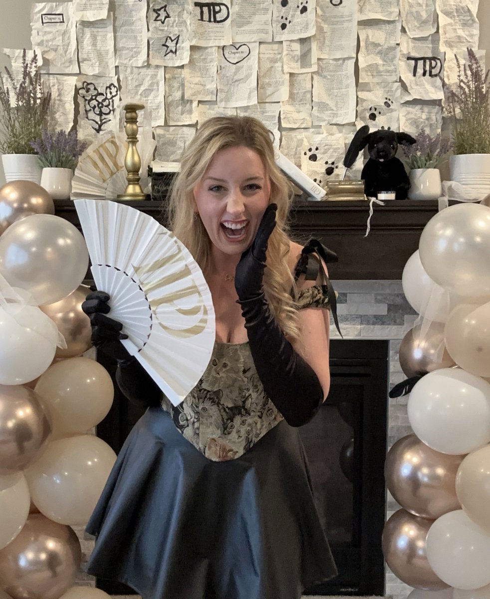 WhiTaysVersion's tweet photo. the 
        tick,
                  tick,
                             tick
                                      of love bombs
my veins of pitch black ink 🤍🪶
#TSTTPD #TTPDBoardMeeting 
@taylorswift13 @taylornation13 https://t.co/AmNfbApywE