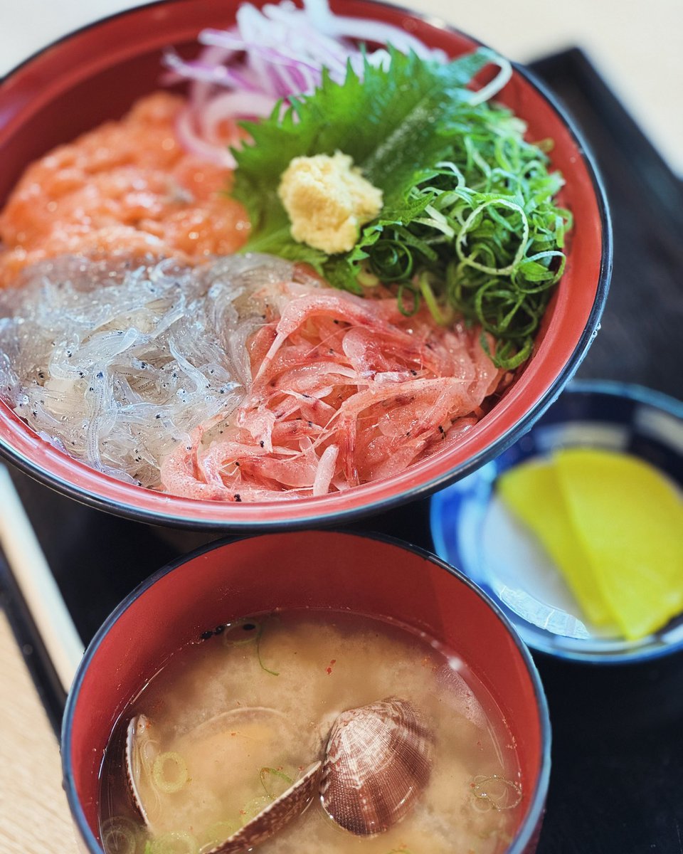 samuraikensuke's tweet photo. 花粉症対策【外食編】
外食をするときは極力麺類、ラーメン、小麦を含む蕎麦、うどん、パン、パスタは避け。主食はお米、そして新鮮な魚を使ったメニューを探して食す。私は元々ラーメン大好き人間だが、それ以外でも十分に食を楽しむことは可能だ。 https://t.co/do4JRK7jyS