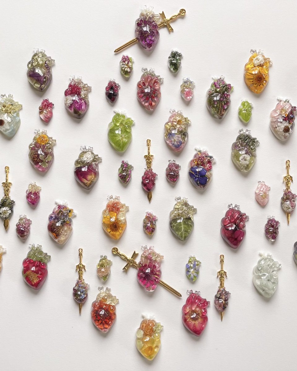 buggirl's tweet photo. comment your name if i can name a pretty piece of jewelry after u 🌿🍄‍🟫🌷 https://t.co/qQCiday2uM