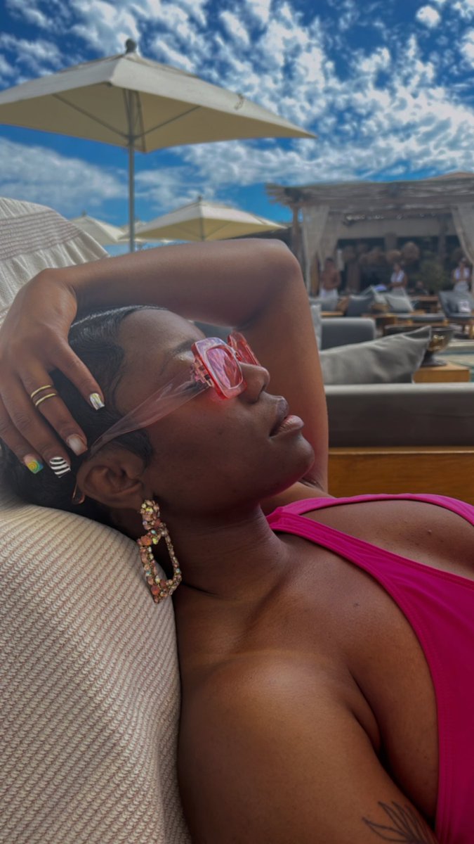 blkgirlm's tweet photo. top shelf, it's gone take a lil more to reach her💕 https://t.co/AKoKZTw7Bn