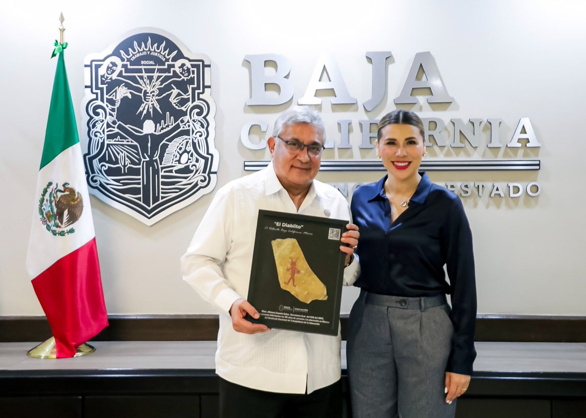 SnteNacional's tweet photo. #UnoSomosTodos
#TodosSomosUno

El líder nacional del #SNTE, Mtro. Alfonso Cepeda Salas, se reunió con la gobernadora de BC, @MarinadelPilar, para abordar las demandas del magisterio estatal. Asistieron los dirigentes de las Secciones 2 y 37, Juan Enrique Villanueva y Ampelio Íñiguez